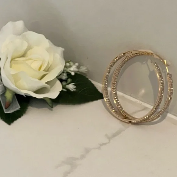 Gold Earrings - Picture 6 of 9